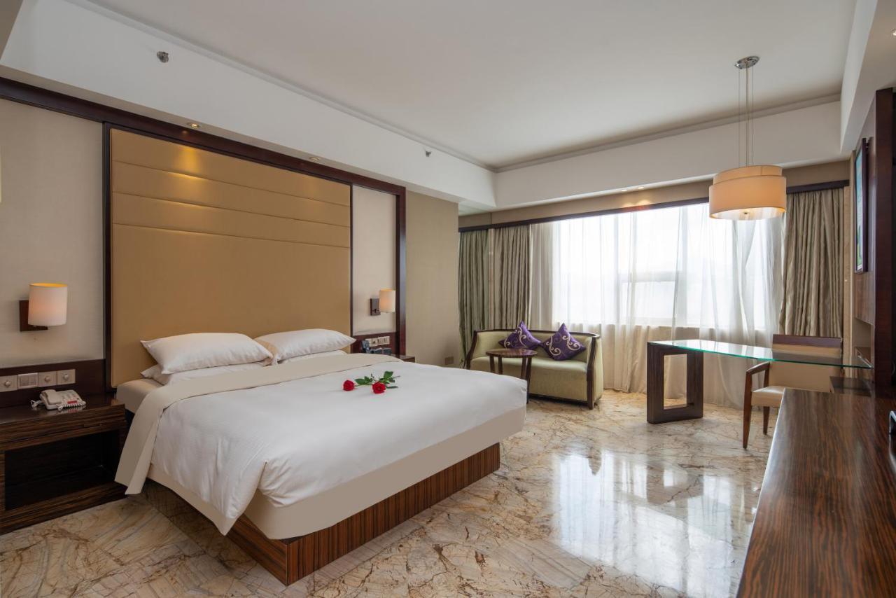 King Royal Hotel Yunfu Eksteriør billede