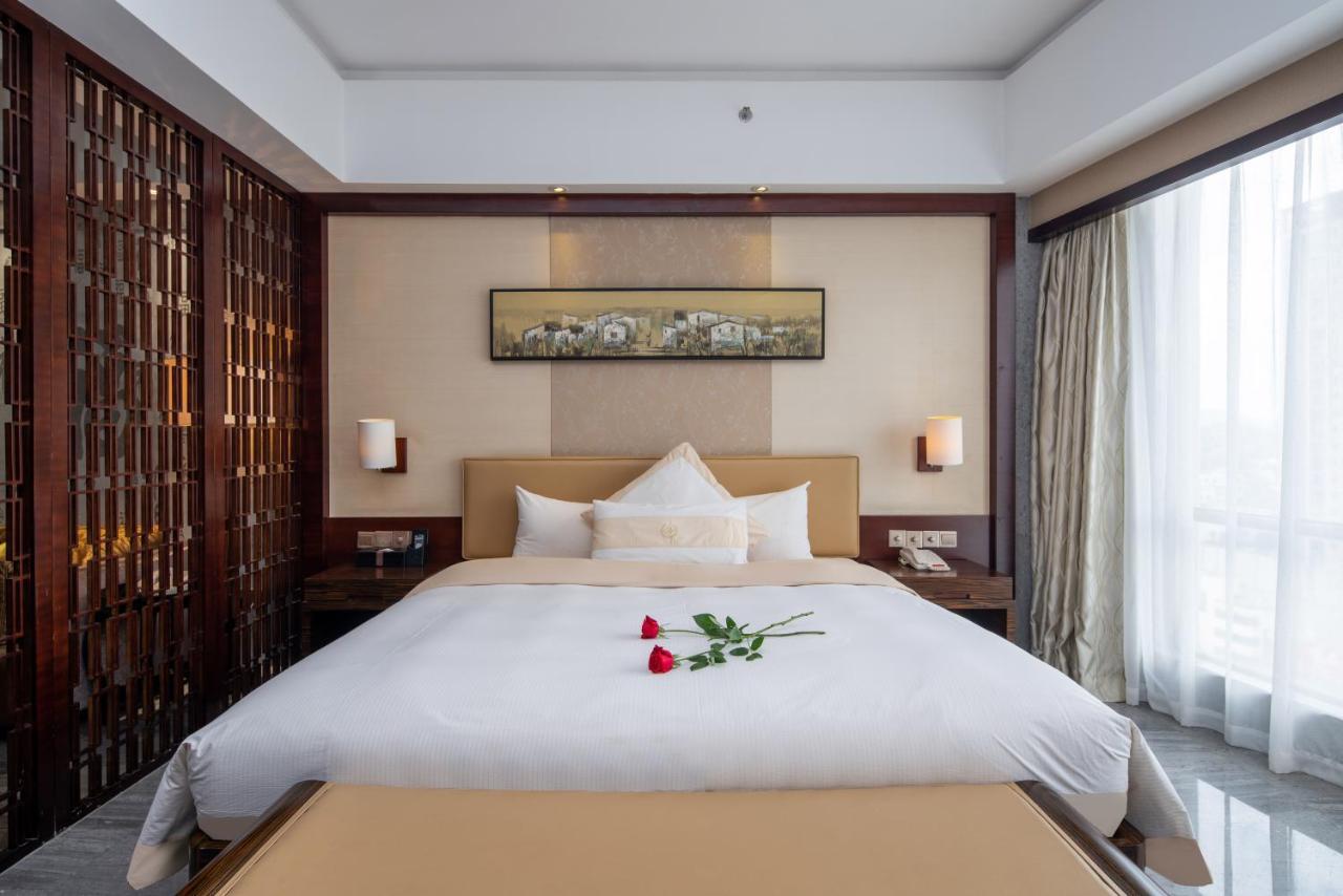 King Royal Hotel Yunfu Eksteriør billede