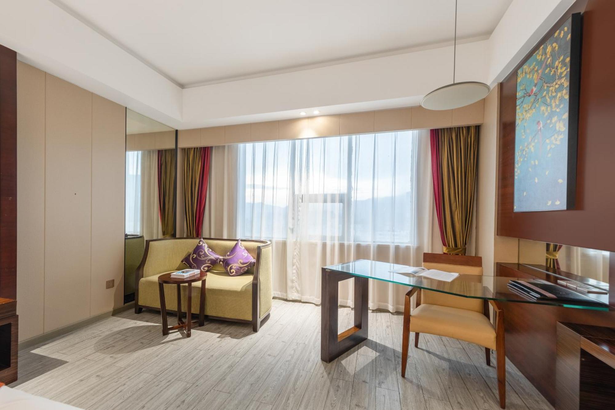 King Royal Hotel Yunfu Eksteriør billede